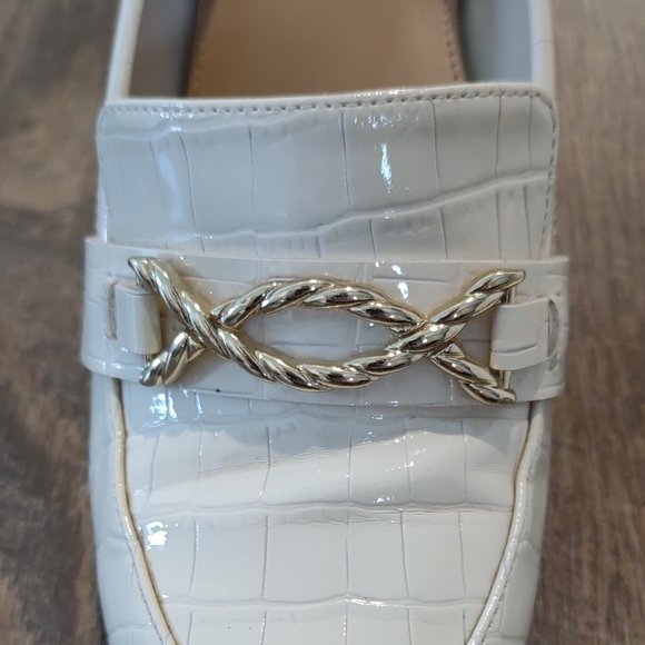 JustFab cream block heels, gold chain and snake skin detailing - Women's 6.5 - Picture 6 of 12